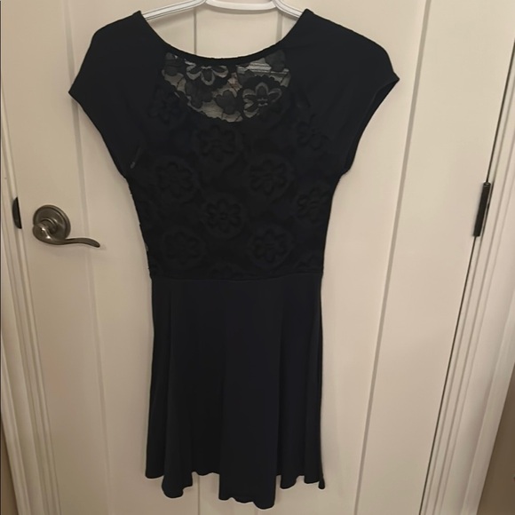 Hollister Navy Lace-Back Stretchy Dress, size S - Picture 6 of 7